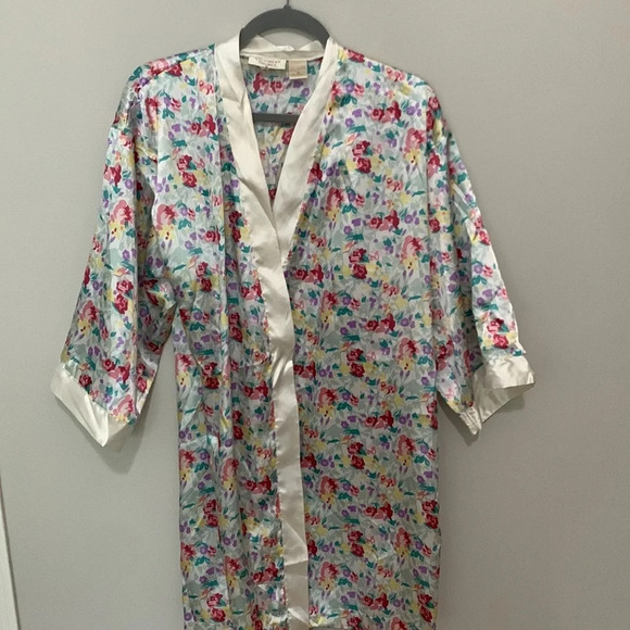 Victoria's Secret Gold Label watercolor/floral cream robe size M - Picture 6 of 7